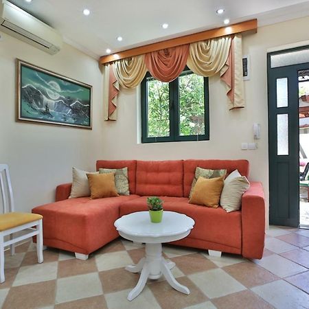 Apartments Holiday Lux Sutomore Exterior foto