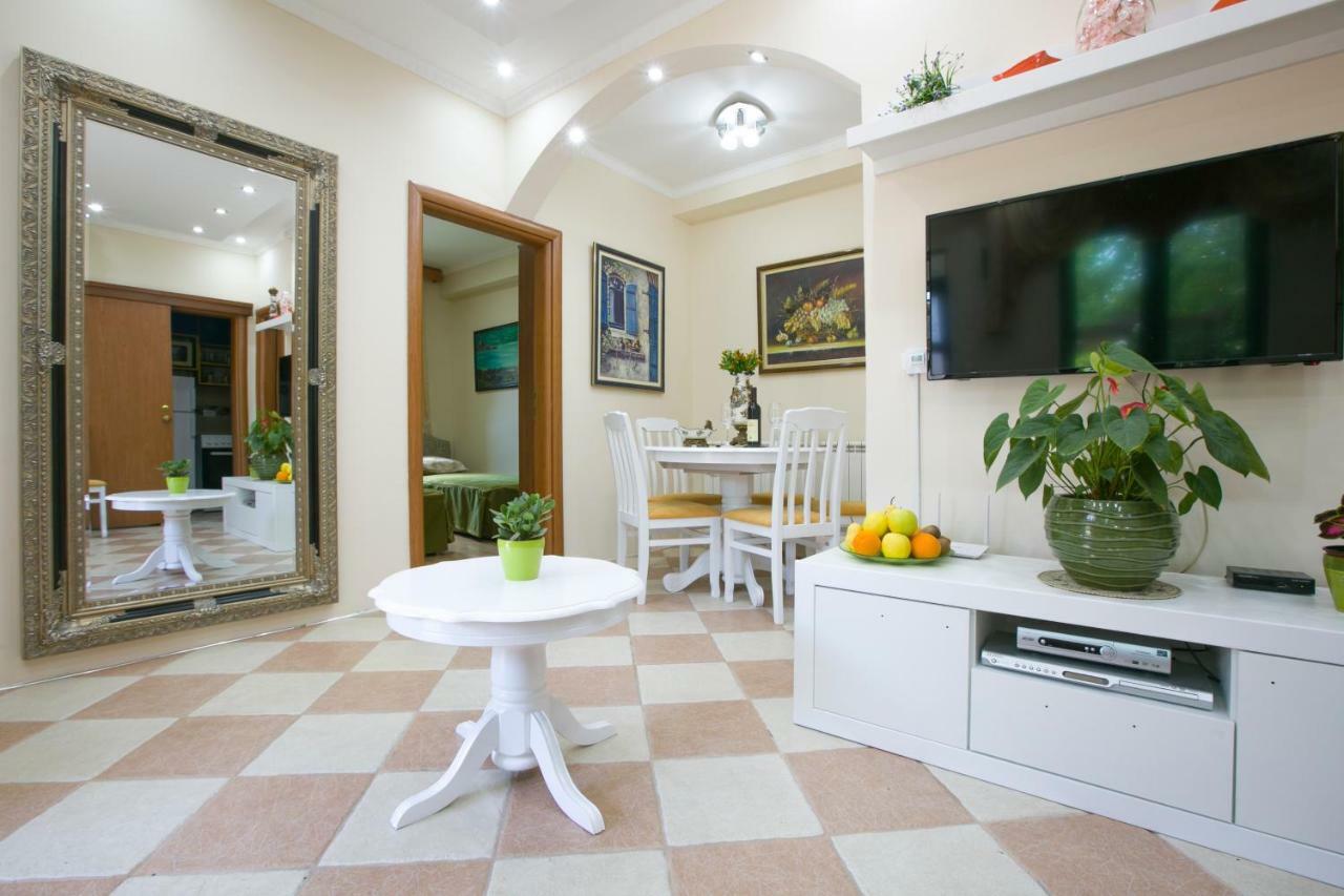 Apartments Holiday Lux Sutomore Exterior foto