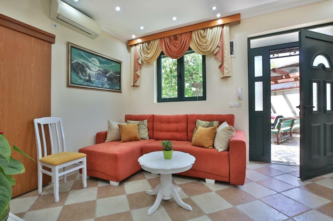 Apartments Holiday Lux Sutomore Exterior foto