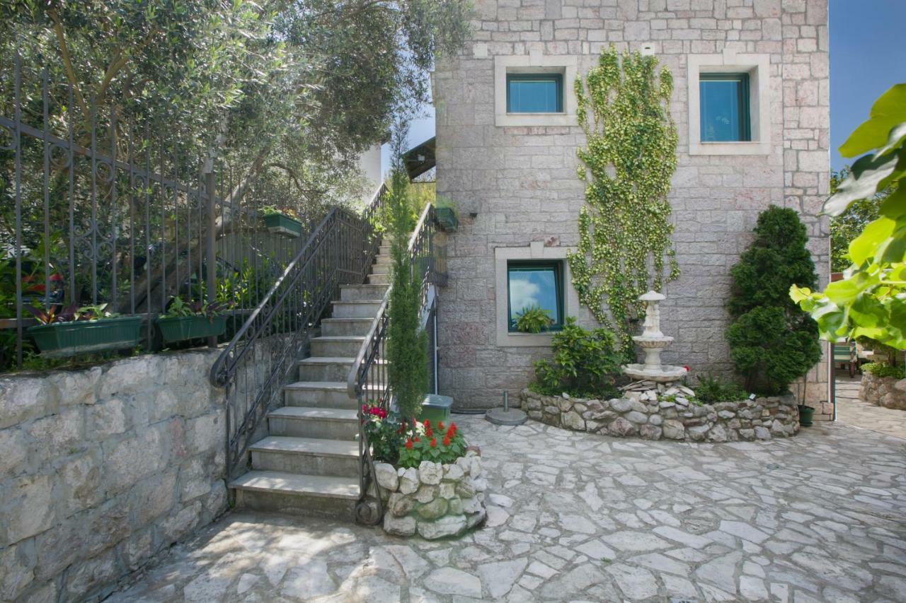Apartments Holiday Lux Sutomore Exterior foto