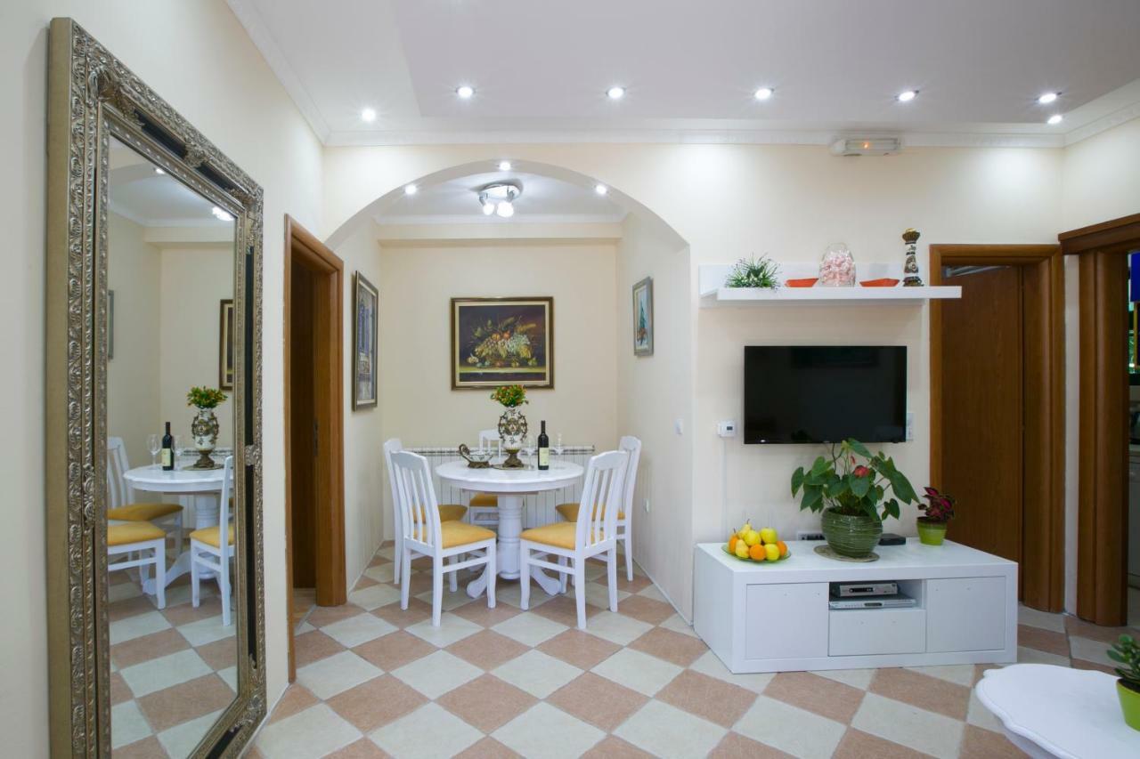 Apartments Holiday Lux Sutomore Exterior foto