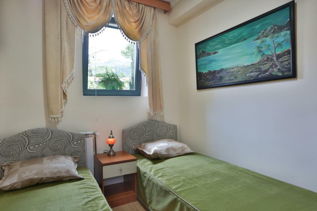 Apartments Holiday Lux Sutomore Exterior foto