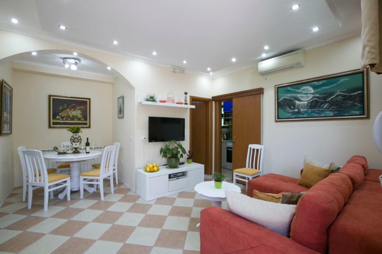 Apartments Holiday Lux Sutomore Exterior foto